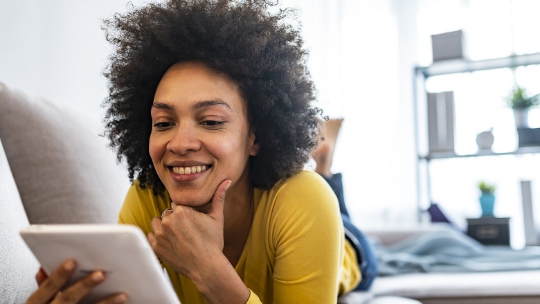 Woman lying on couch with tablet_780x439
