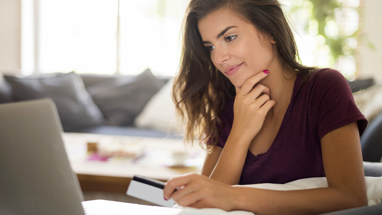  Mujer joven, compras, en línea