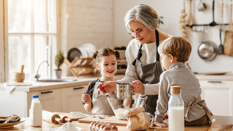 Abuela y niños