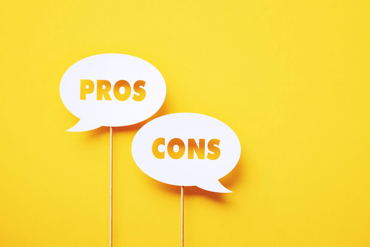 Pros and Cons in speech bubbles